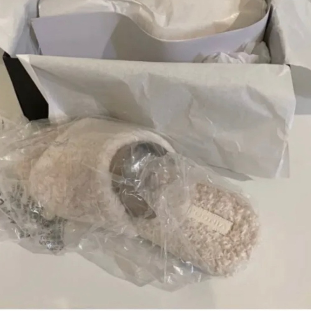 VINCE $150 Kit Faux Shearling Slipper Turtledove Beige Slip On 8.5